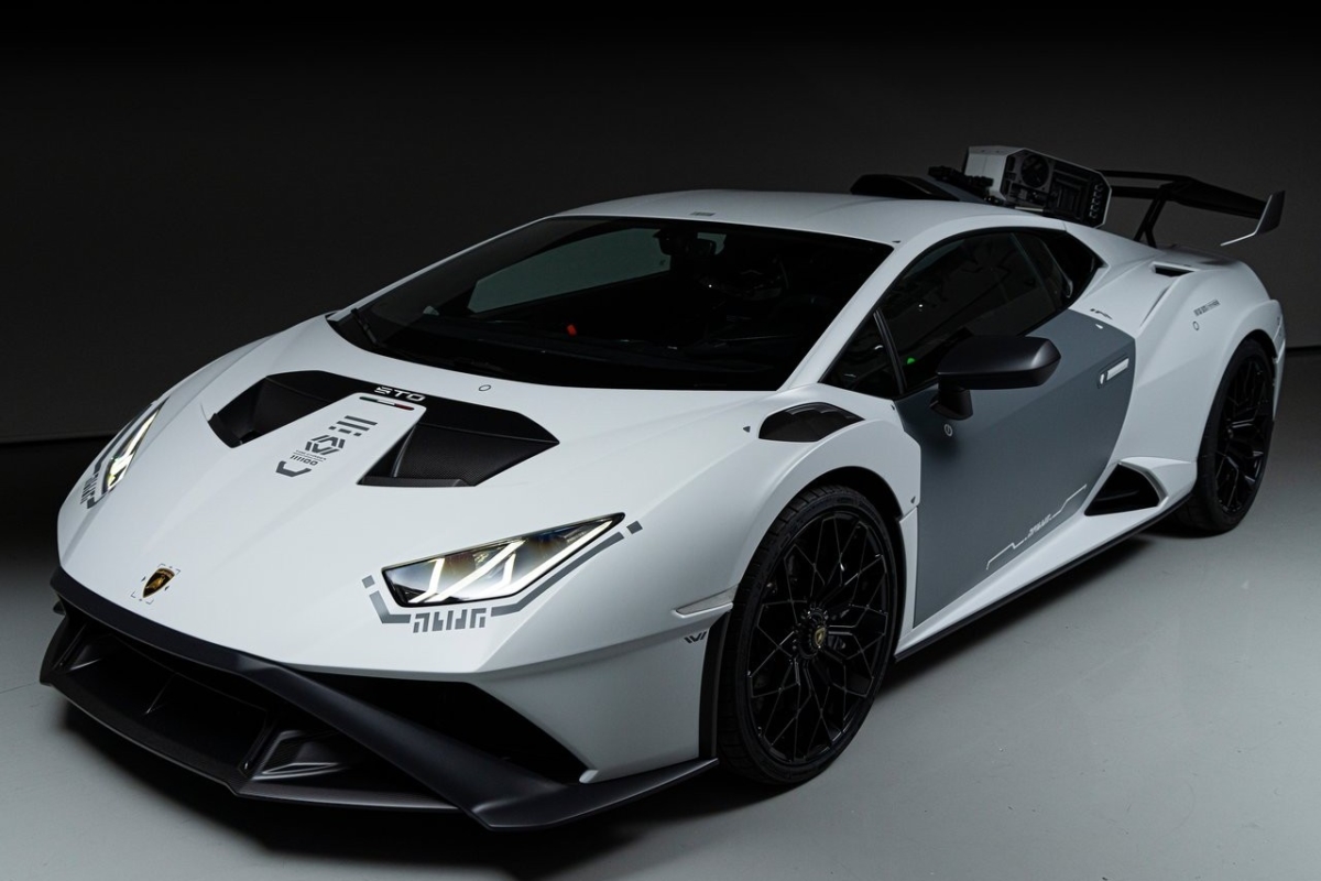 Lamborghini y el artista japonés Ikeuchi se unen para crear el Huracán STO Time Chaser_111100