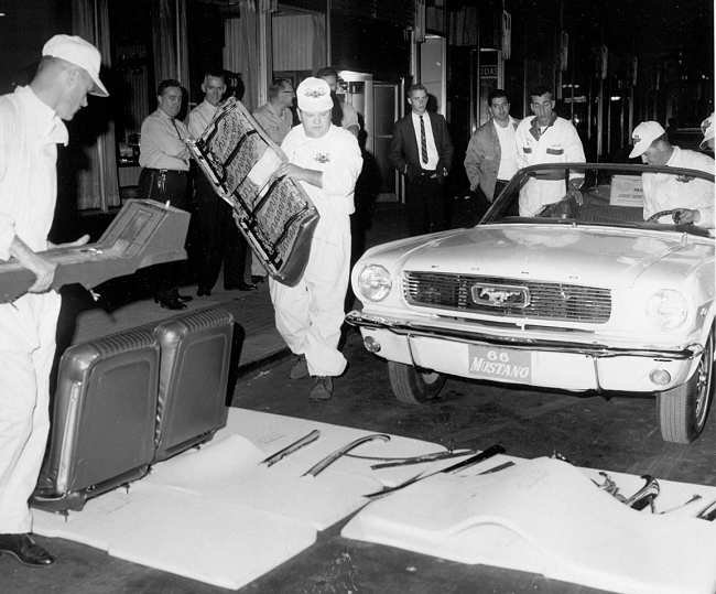 ¿Cómo y porqué colocó Ford un Mustang en la azotea del Empire State en 1966?