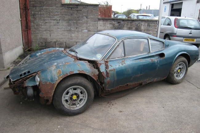 Este oxidado Ferrari Dino 246 GT se ha subastado por 163.000 euros