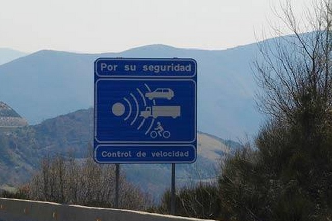 10 usuarios de Facebook imputados en Francia por indicar la ubicación de radares