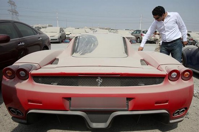 Recopilación: Dubái y su problema con los coches abandonados