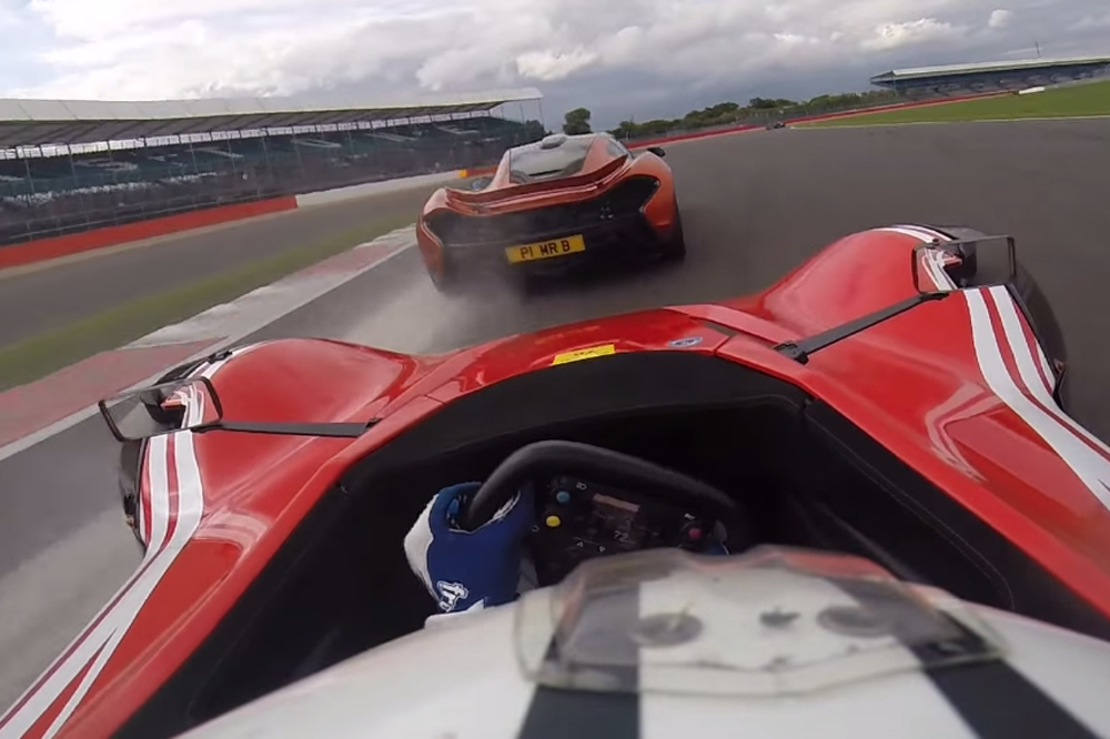 Vídeo: un BAC Mono humilla a un McLaren P1 en circuito