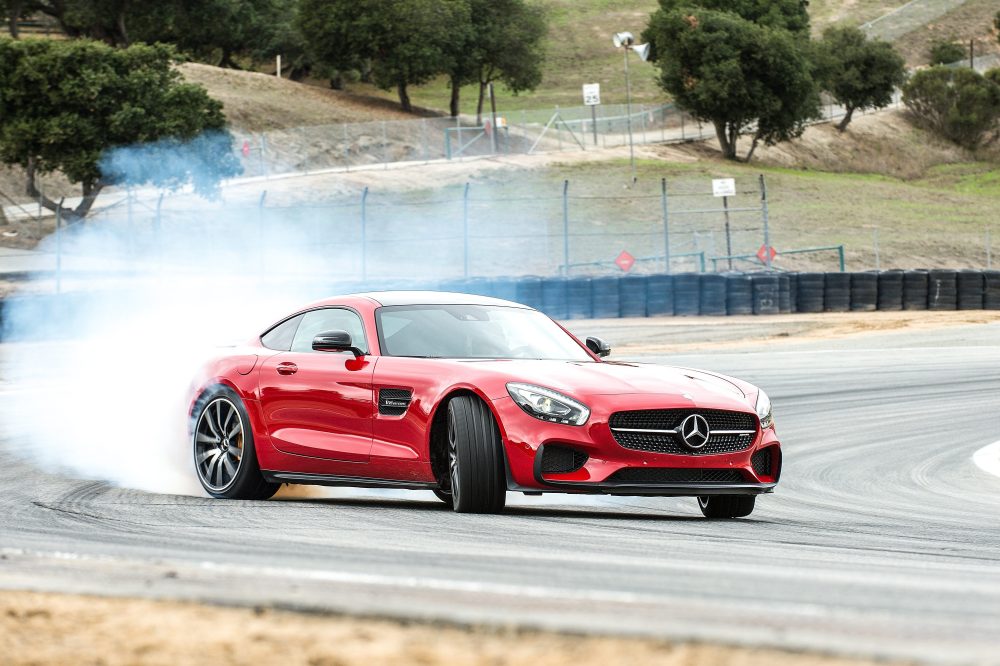 A bordo de un Mercedes-AMG GT S sin moverte del sofá de casa (Vídeos) a-bordo-mercedes-amg-gt-s-realidad-virtual-laguna-seca