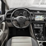 volkswagen-touran-2015-conductor