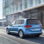volkswagen-touran-2015-trasera