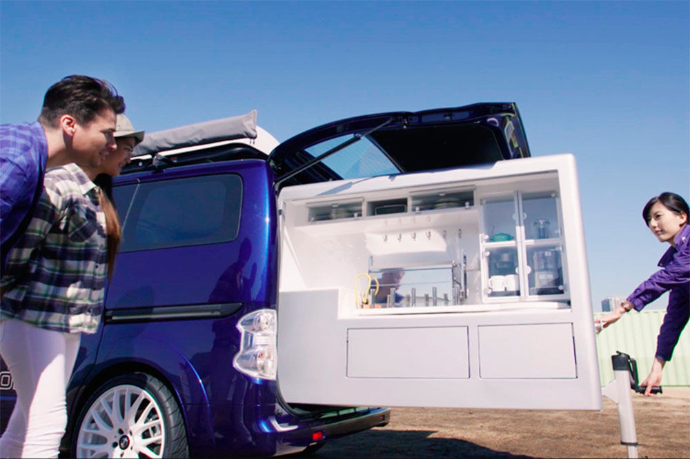 Vídeo: una Nissan e-NV200 con barbacoa y todas las comodidades para un picnic