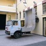 escultura-erwin-wurm-multa-aparcamiento