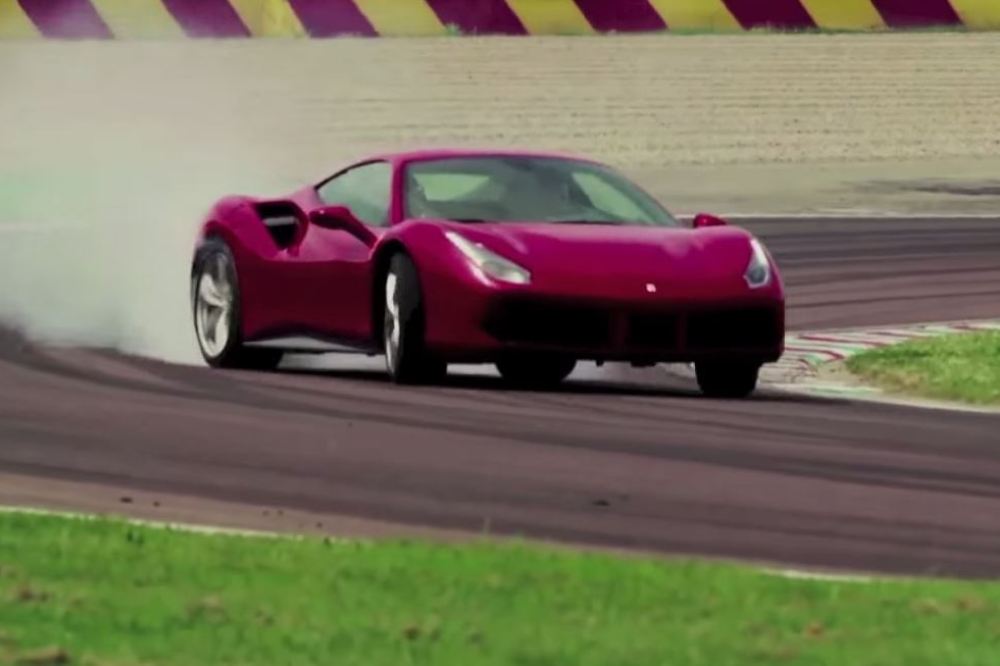 Vídeo: James May prueba el nuevo Ferrari 488 GTB