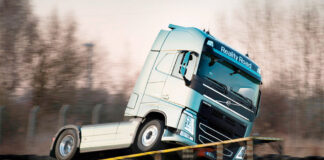 Reality Road: un camión Volvo FH, a dos ruedas