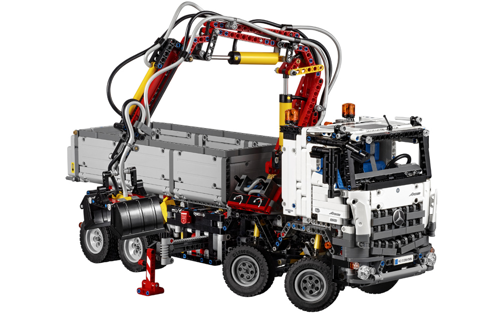 Mercedes-Benz Arocs 3245 de LEGO, con 2.793 piezas