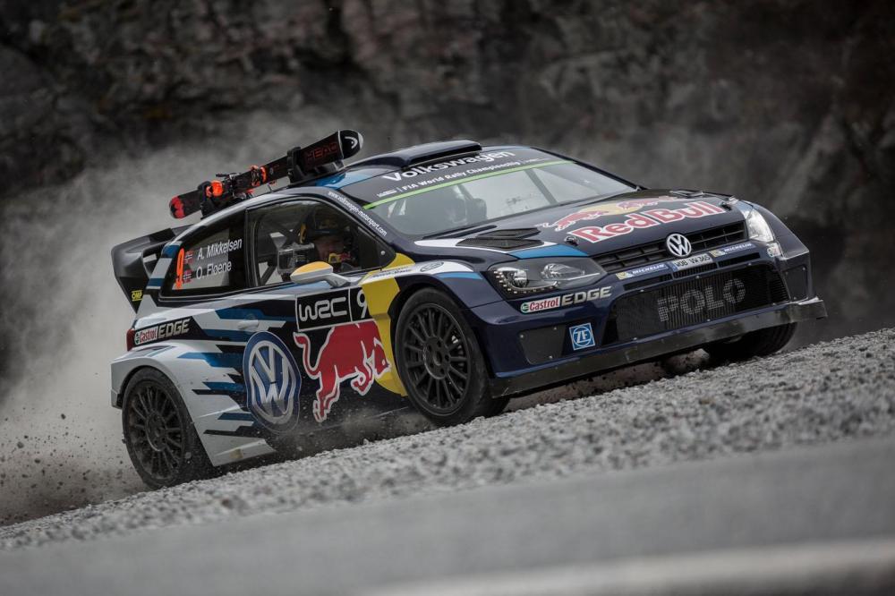 Vídeo: el Volkswagen Polo R WRC contra un esquiador medallista