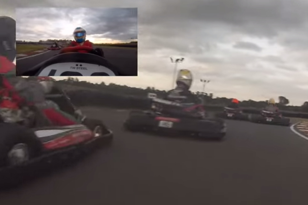 Fernando Alonso se exhibe en una carrera de karts