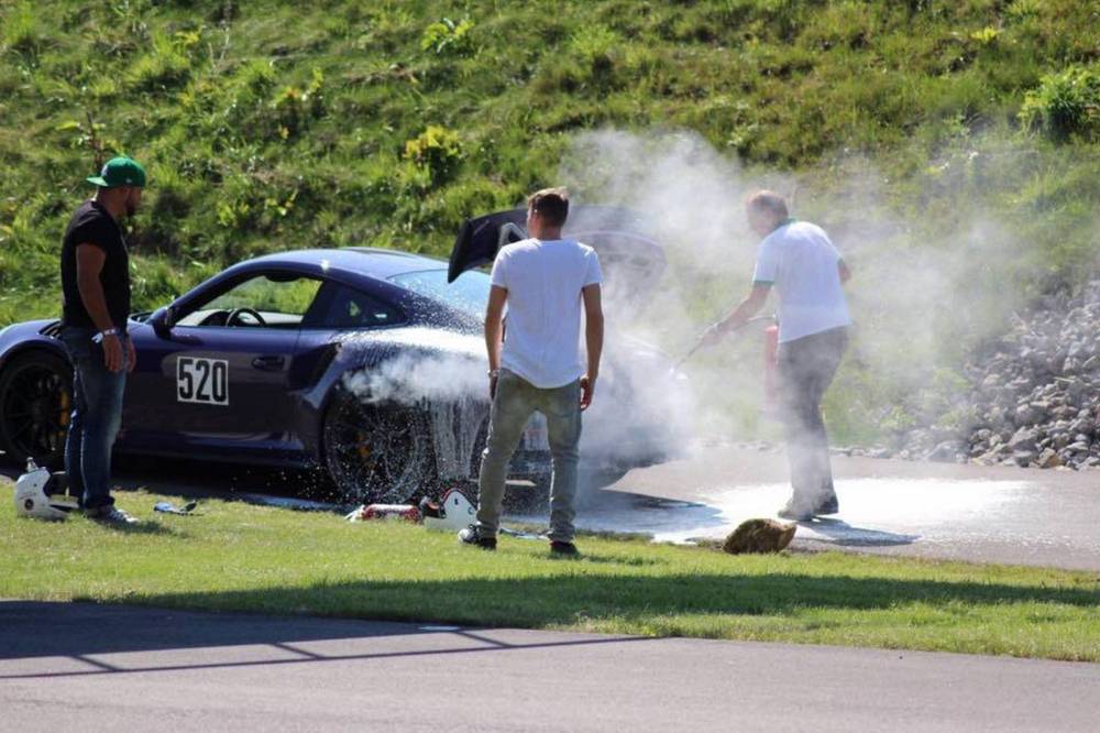 Se incendia un Porsche 911 GT3 RS 2015 por un cortocircuito