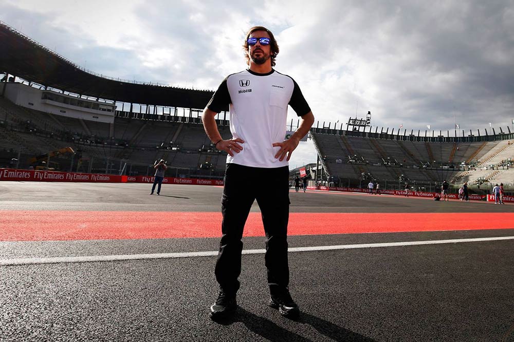 Don Juan Carlos: "Alonso me ha dicho que no tiene motor y que no puede hacer nada" don-juan-carlos-alonso