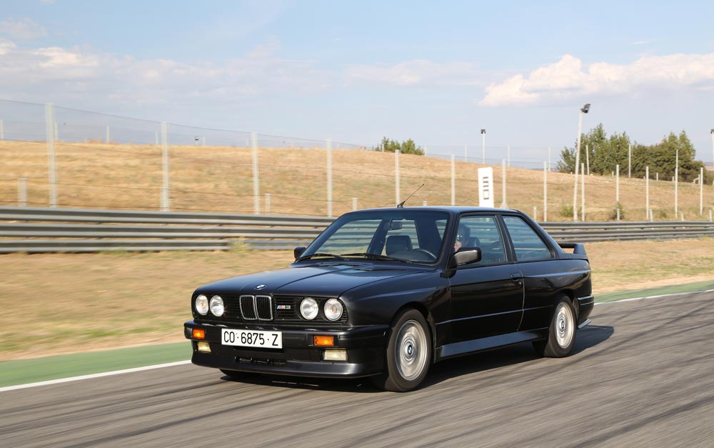 Vídeo: todo lo que deberías saber del BMW M3 E30 - Periodismo del Motor