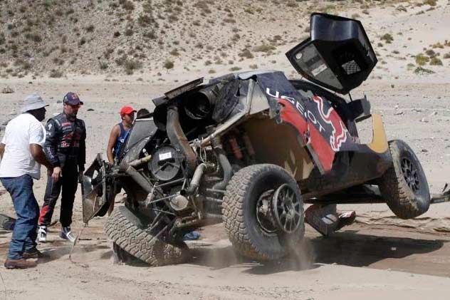 Grave accidente de Loeb que le deja fuera de la lucha por el Dakar accidente loeb dakar 2016