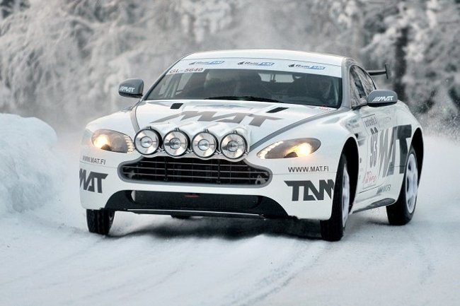 Convierten un Aston Martin V8 Vantage en un coche de rally