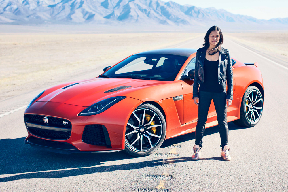 Michelle Rodríguez pone el Jaguar F-Type SVR a 323 km/h Michelle Rodriguez prueba el Jaguar F-Type SVR
