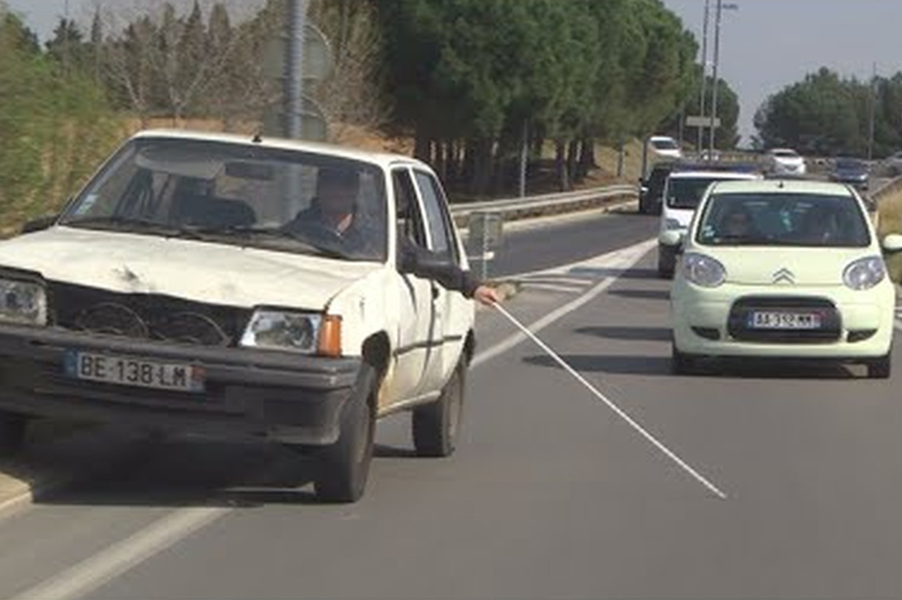 Vídeo: Rémi Gaillard se hace el ciego en su última broma de cámara oculta