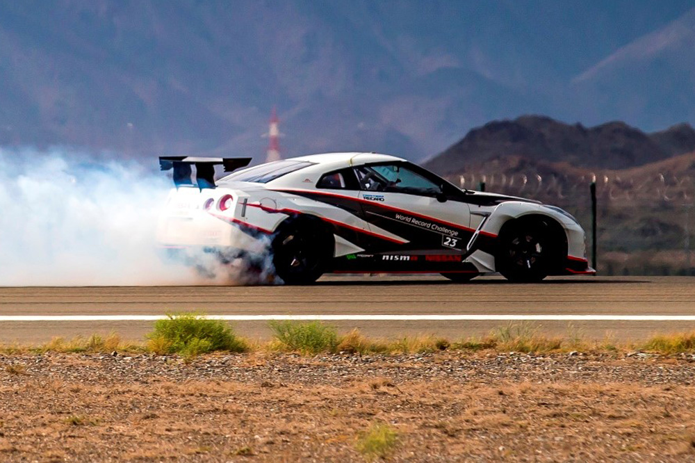 Vídeo: un Nissan GT-R Nismo bate el récord del drift más rápido