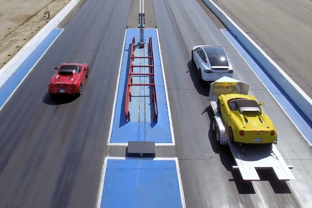 ¿Qué es más rápido, un Alfa Romeo 4C o un Tesla Model X remolcando un Alfa Romeo 4C?