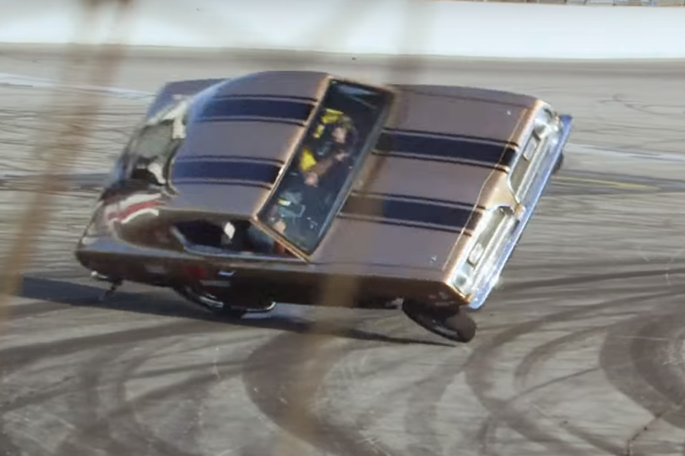 Vídeo: Jay Leno sufre un accidente con un coche de 2.500 CV