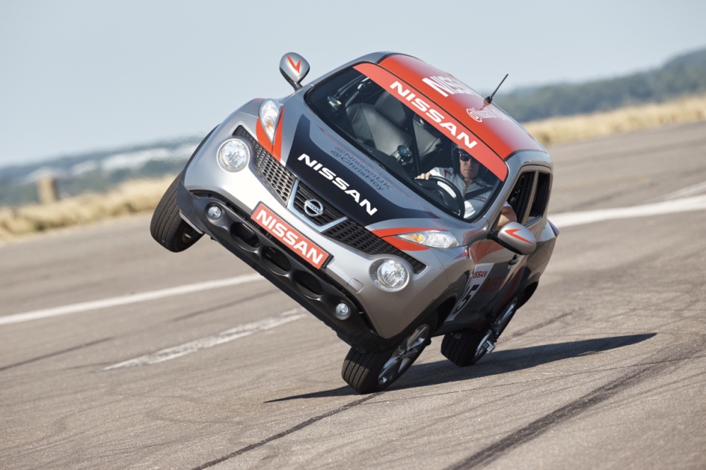 Vídeo: Chris Hoy aprende a ir a dos ruedas con el Nissan Juke