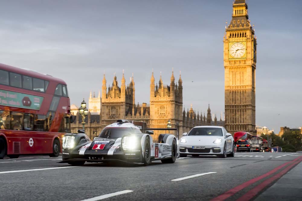 Mark Webber se pasea por Londres con el Porsche 919 Hybrid