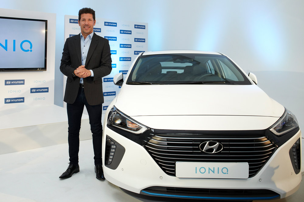 Desvelado el nuevo coche de Simeone: Hyundai Ioniq Coche Simeone