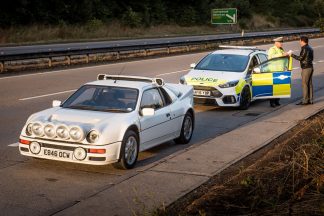 La Policía de Reino Unido prueba el Ford Focus RS 30 años después del RS200