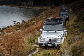Sin carreteras públicas, la ruta de estos 12 todoterreno de Mercedes
