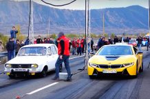 Vídeo: un antiguo Dacia 1300 se mide a un BMW i8 dacia-1300-contra-bmw-i8