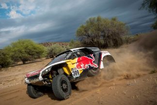 Dakar 2017 11ª etapa: victoria insuficiente de Loeb Sébastien Loeb con su Peugeot 3008 DKR en la 11 etapa del Dakar 2017