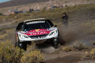 Dakar 2017: Peterhansel choca contra el motorista Simon Marcic peterhansel-accidente
