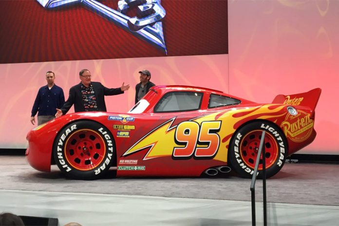 Rayo McQueen, aparece real en el Salón de Detroit