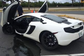 Vídeo: esto es lo que puede pasar cuando conduces con una mano