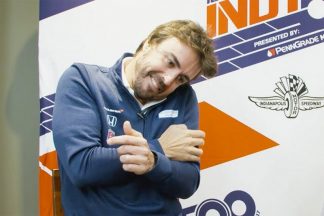 Vídeo: Fernando Alonso parte nueces con el cuello fernando-alonso-parte-nueces-cuello