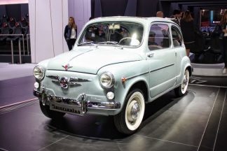 Vídeo: así restauró SEAT el 600 D descapotable restauracion seat 600 BMS