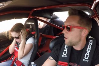 Vídeo: este Camaro ZL1 suena tanto que hace saltar los airbags