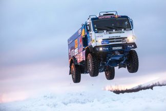 KAMAZ-4326: saltos de 30 m con un camión de 10 toneladas y 1.000 CV KAMAZ-4326