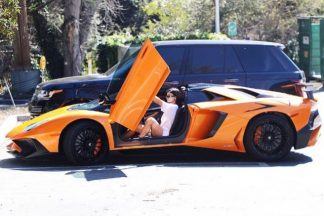 Kylie Jenner estrena un Lamborghini Aventador SV Roadster Kylie Jenner Lamborghini Aventador SV Roadster
