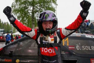 Oliver Solberg, con 15 años, gana su primera carrera de Supercars Oliver Solberg