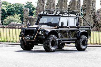 A subasta este imponente Land Rover Defender SVX “Spectre”
