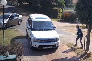 Vídeo: una pareja frustra un intento de robo de su Range Rover Sport video-pareja-frustra-intento-robo-range-rover-sport