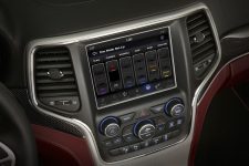 pantalla Uconnect4 Jeep Grand Cherokee Trackhawk