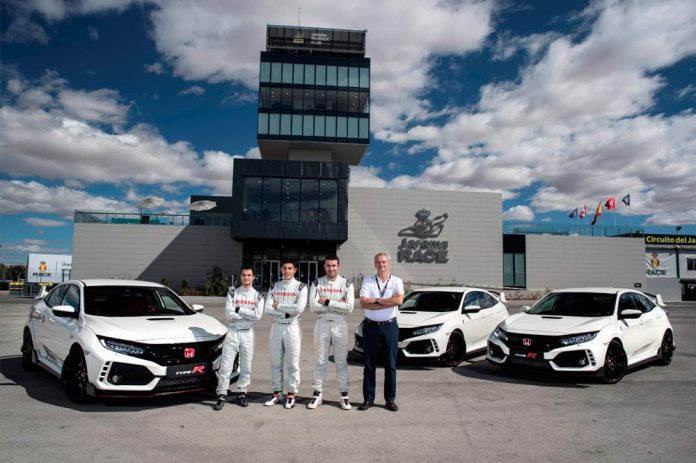 Marc Márquez, Dani Pedrosa y Toni Bou con el Honda Civic Type R