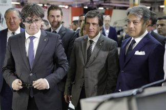 SEAT se queda en Barcelona… por el momento Carles Puigdemont y Luca de Meo en la sede de SEAT en Barcelona