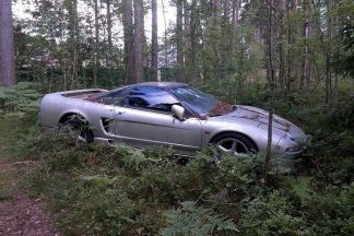 Hallan un Honda NSX abandonado en un bosque en Rusia Honda NSX abandonado