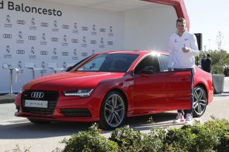 Los jugadores del Real Madrid de Baloncesto reciben sus Audi para 2017-2018