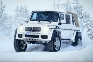 De drift en la nieve con el Mercedes-Maybach G650 Landaulet